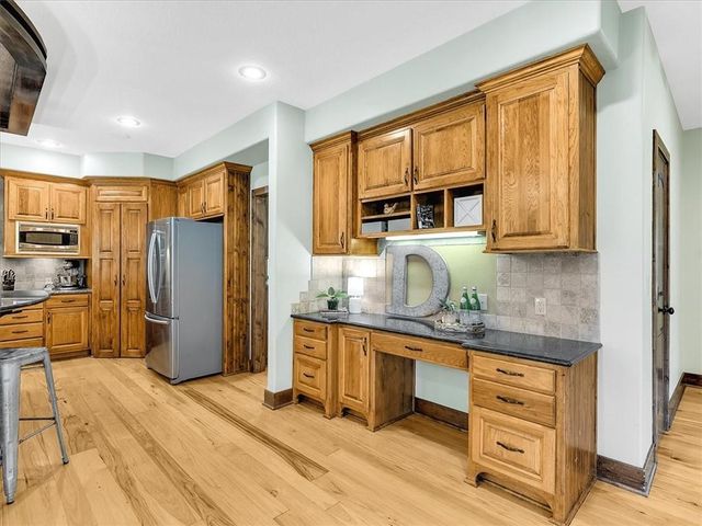 24165 W 112th Place, Olathe, KS 66061