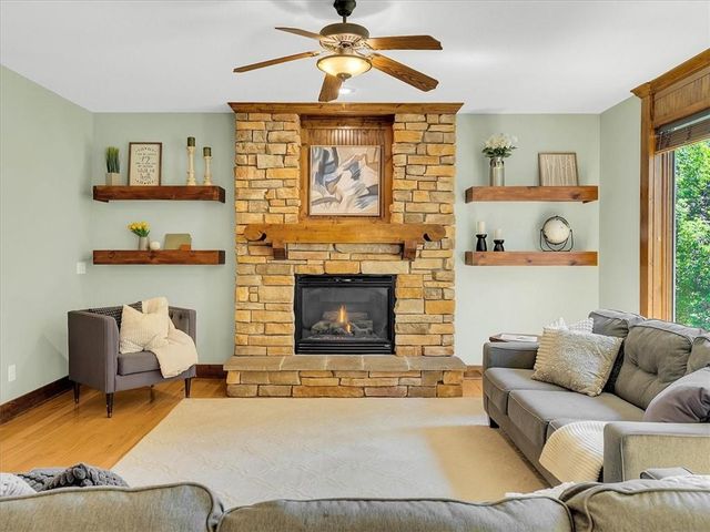 24165 W 112th Place, Olathe, KS 66061
