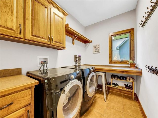 24165 W 112th Place, Olathe, KS 66061