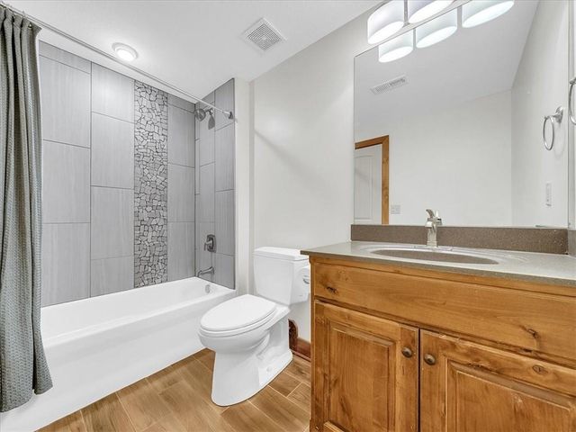 24165 W 112th Place, Olathe, KS 66061