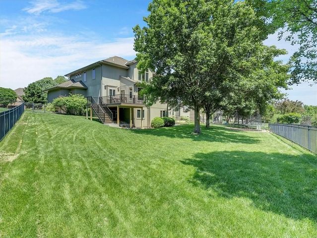24165 W 112th Place, Olathe, KS 66061