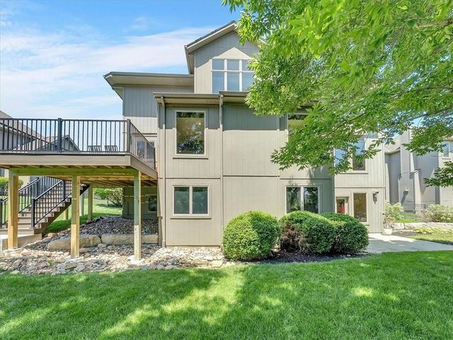 24165 W 112th Place, Olathe, KS 66061