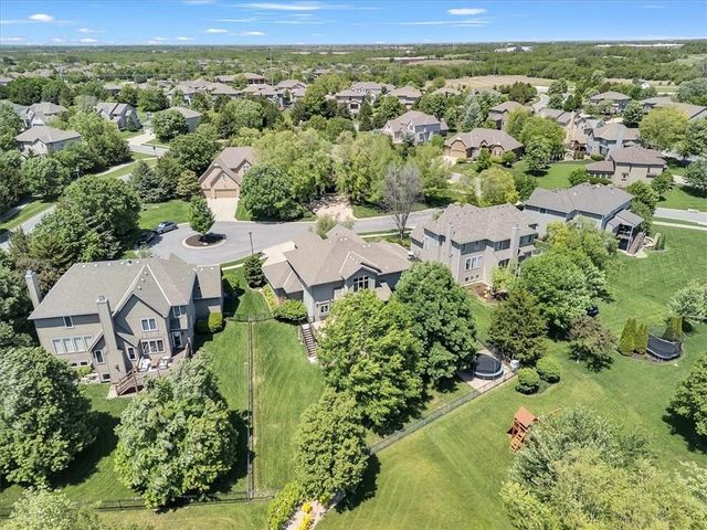 24165 W 112th Place, Olathe, KS 66061