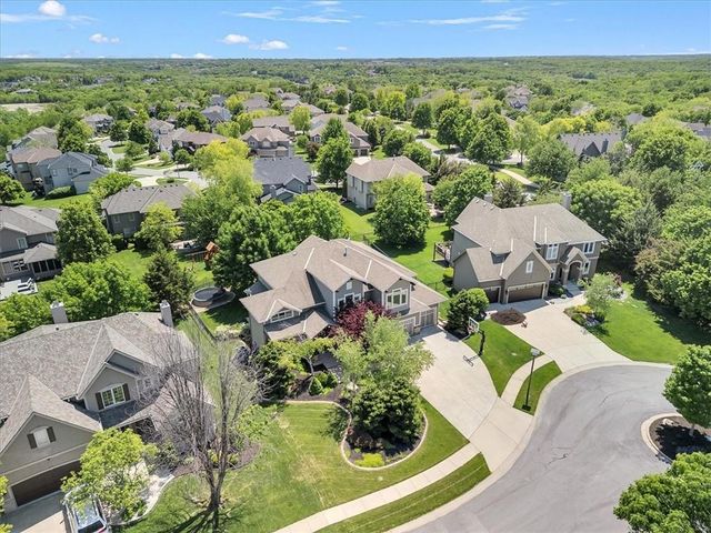 24165 W 112th Place, Olathe, KS 66061