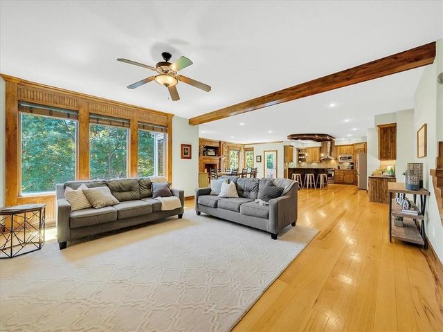 24165 W 112th Place, Olathe, KS 66061