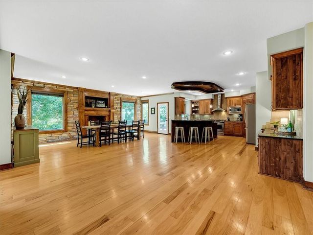 24165 W 112th Place, Olathe, KS 66061
