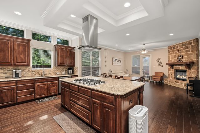 401 Middleton Drive, Roanoke, TX 76262
