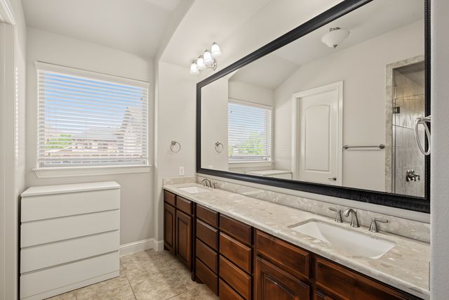 401 Middleton Drive, Roanoke, TX 76262