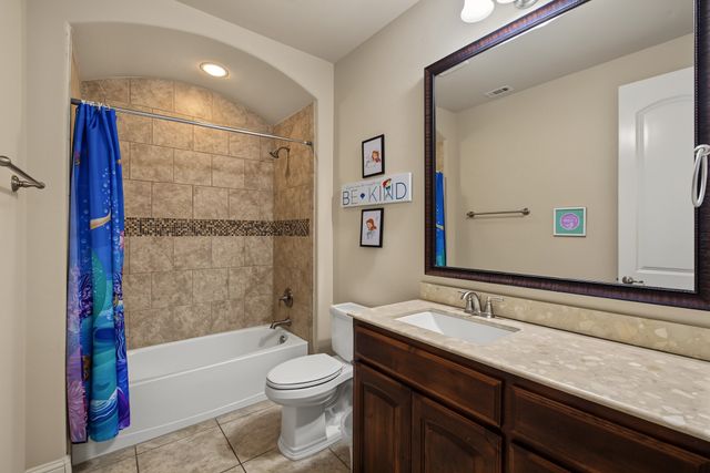 401 Middleton Drive, Roanoke, TX 76262