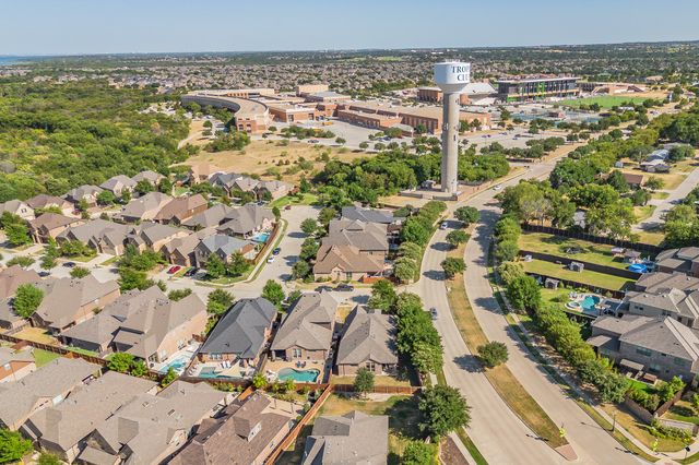 401 Middleton Drive, Roanoke, TX 76262