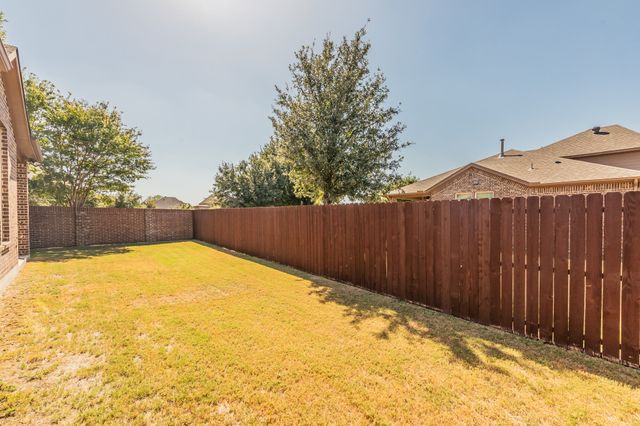 401 Middleton Drive, Roanoke, TX 76262
