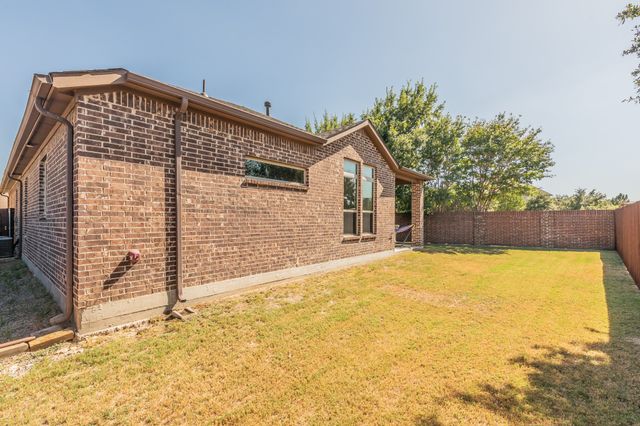 401 Middleton Drive, Roanoke, TX 76262