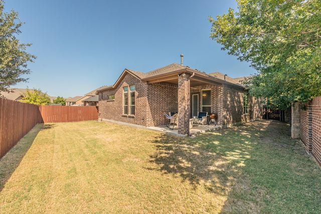401 Middleton Drive, Roanoke, TX 76262