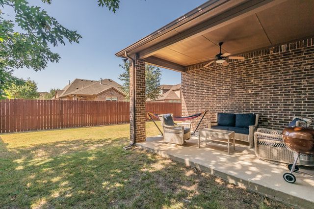 401 Middleton Drive, Roanoke, TX 76262
