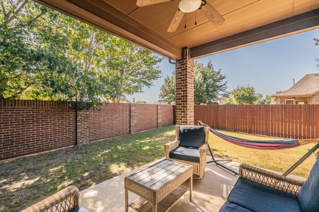 401 Middleton Drive, Roanoke, TX 76262
