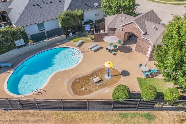 401 Middleton Drive, Roanoke, TX 76262