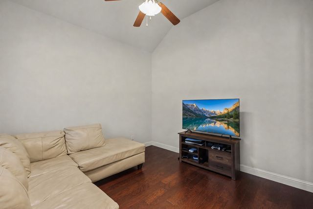 401 Middleton Drive, Roanoke, TX 76262