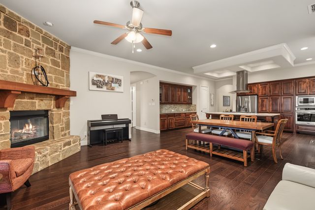 401 Middleton Drive, Roanoke, TX 76262
