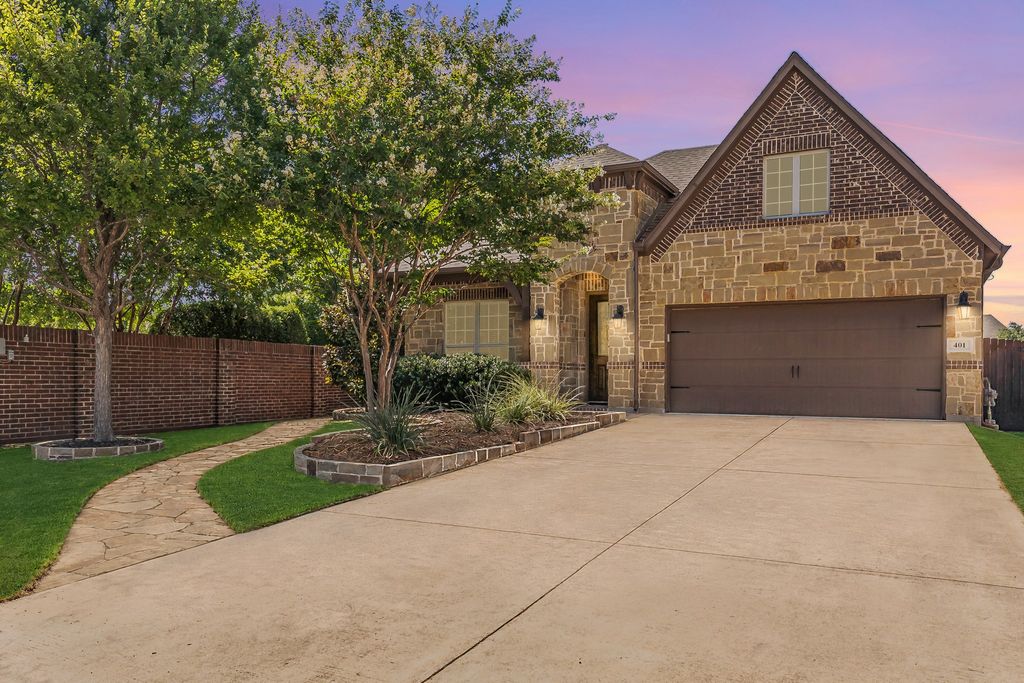 401 Middleton Drive, Roanoke, TX 76262
