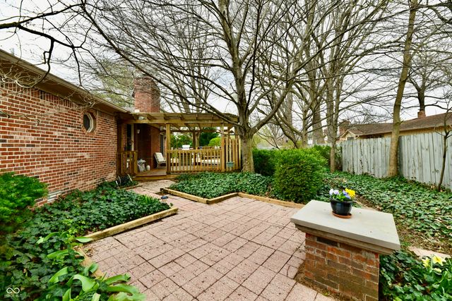 8518 Lockwood Place, Indianapolis, IN 46217