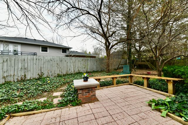 8518 Lockwood Place, Indianapolis, IN 46217