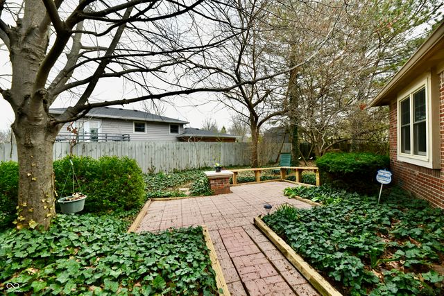 8518 Lockwood Place, Indianapolis, IN 46217