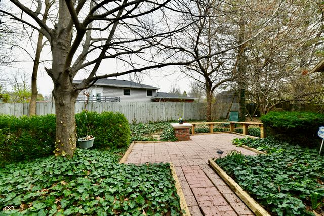 8518 Lockwood Place, Indianapolis, IN 46217