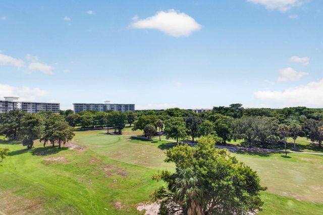 575 Oaks Lane 709, Pompano Beach, FL 33069