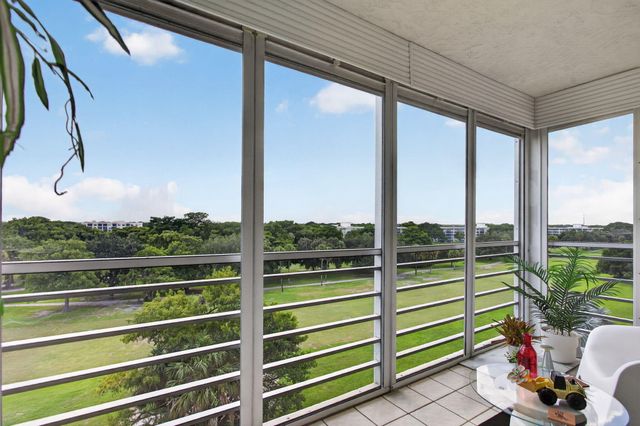 575 Oaks Lane 709, Pompano Beach, FL 33069