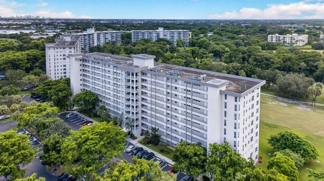 575 Oaks Lane 709, Pompano Beach, FL 33069