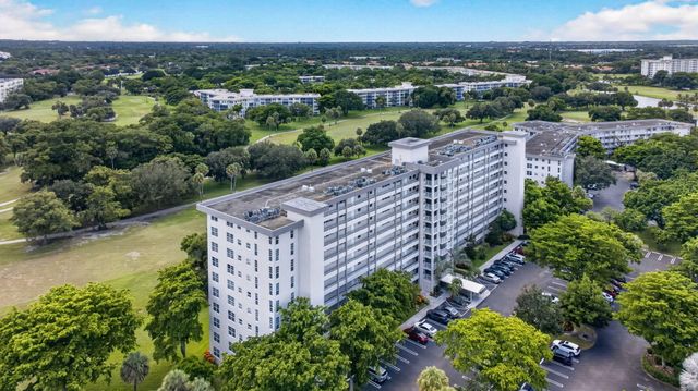 575 Oaks Lane 709, Pompano Beach, FL 33069