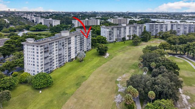 575 Oaks Lane 709, Pompano Beach, FL 33069