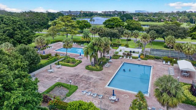 575 Oaks Lane 709, Pompano Beach, FL 33069