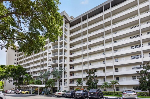 575 Oaks Lane 709, Pompano Beach, FL 33069