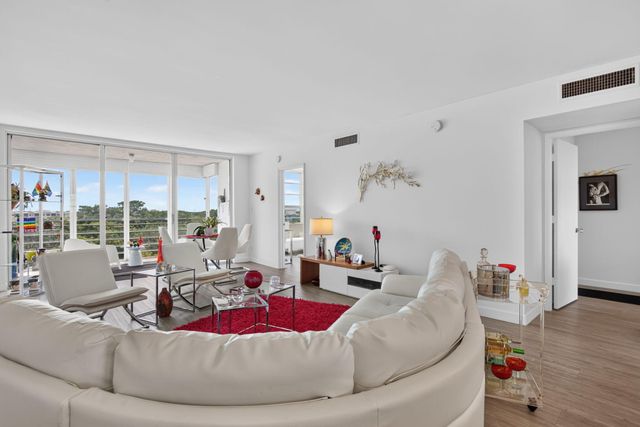575 Oaks Lane 709, Pompano Beach, FL 33069