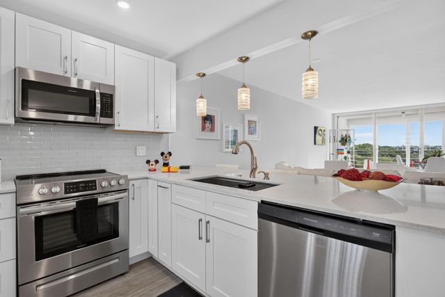 575 Oaks Lane 709, Pompano Beach, FL 33069