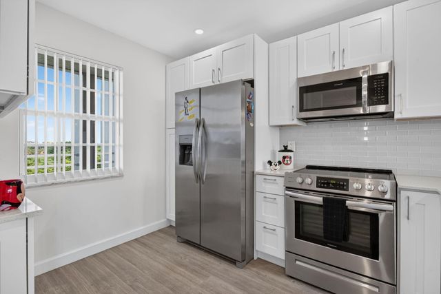 575 Oaks Lane 709, Pompano Beach, FL 33069