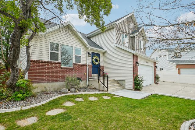 10083 S QUEENS FERRY DR., South Jordan, UT 84009