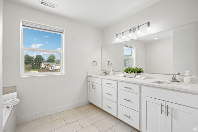 10083 S QUEENS FERRY DR., South Jordan, UT 84009