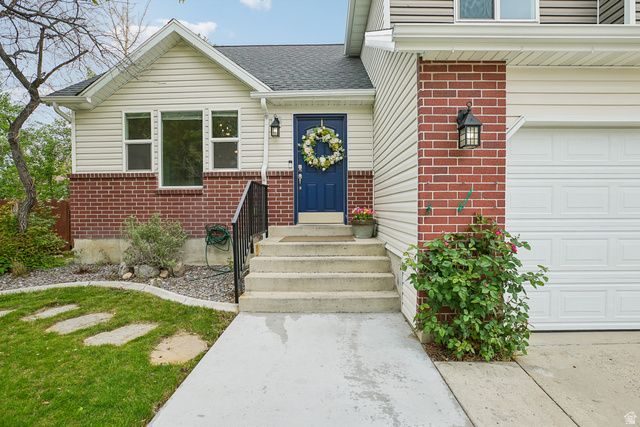 10083 S QUEENS FERRY DR., South Jordan, UT 84009