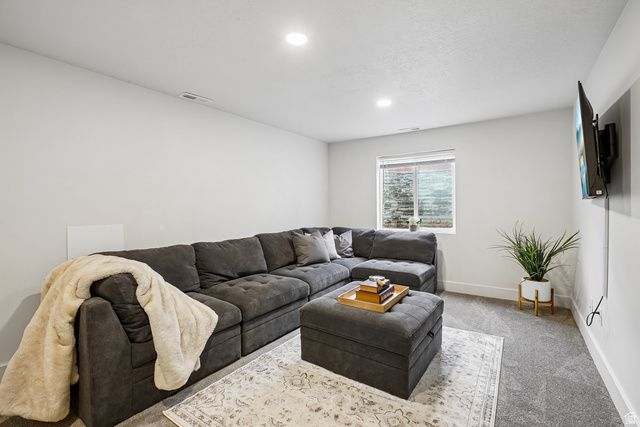 10083 S QUEENS FERRY DR., South Jordan, UT 84009