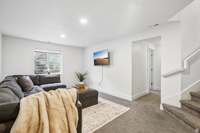 10083 S QUEENS FERRY DR., South Jordan, UT 84009