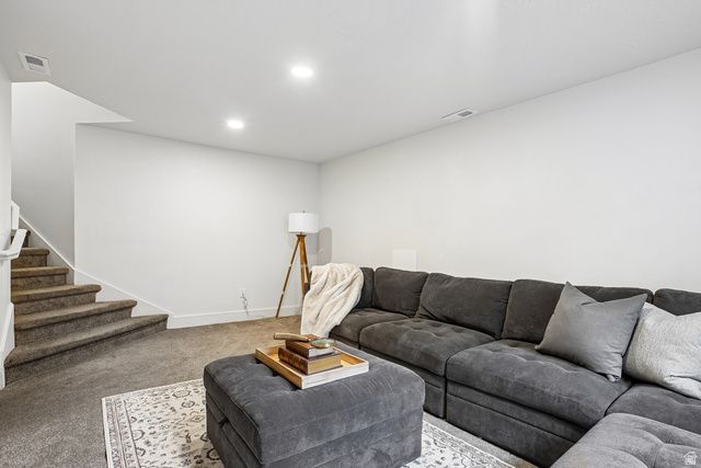 10083 S QUEENS FERRY DR., South Jordan, UT 84009