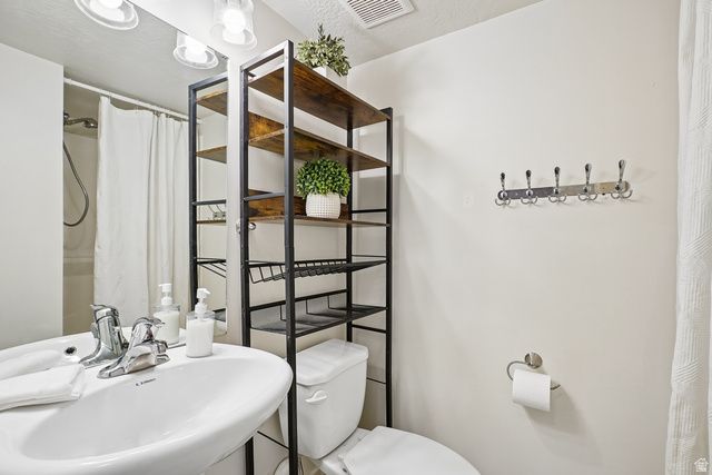 10083 S QUEENS FERRY DR., South Jordan, UT 84009