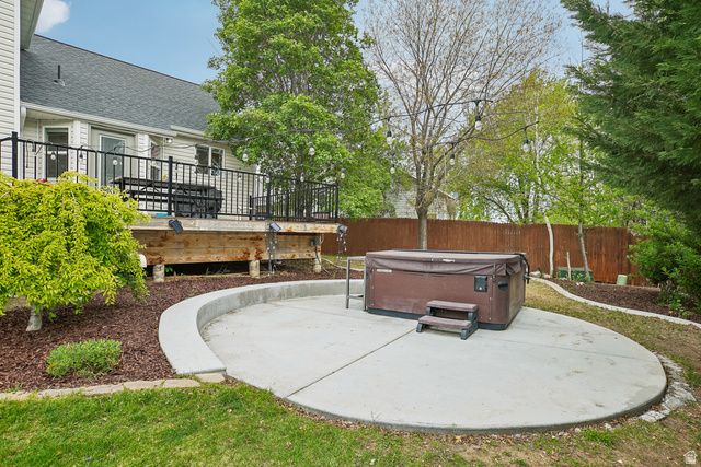10083 S QUEENS FERRY DR., South Jordan, UT 84009