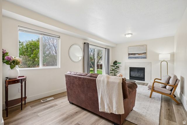 10083 S QUEENS FERRY DR., South Jordan, UT 84009