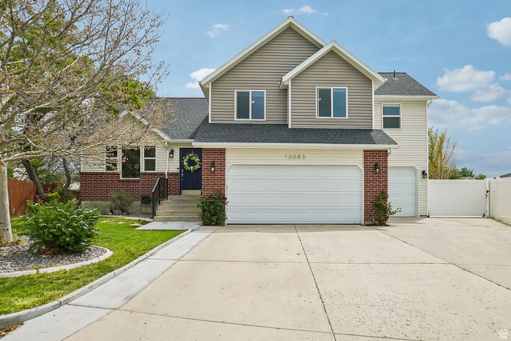 10083 S QUEENS FERRY DR., South Jordan, UT 84009