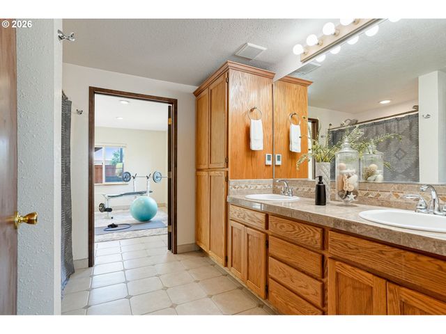 2395 88TH Ave Ne, Salem, OR 97305