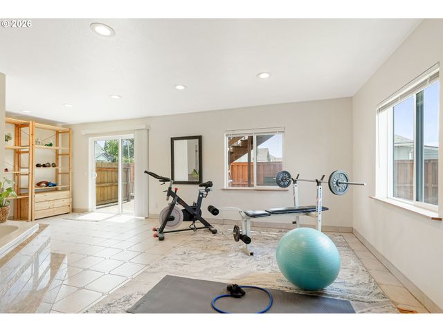 2395 88TH Ave Ne, Salem, OR 97305