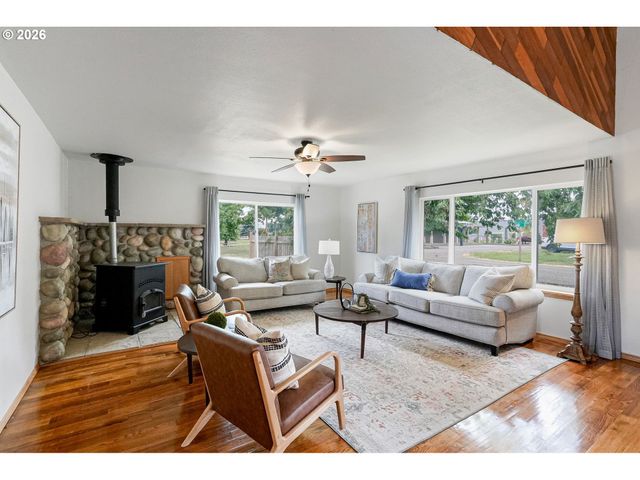 2395 88TH Ave Ne, Salem, OR 97305